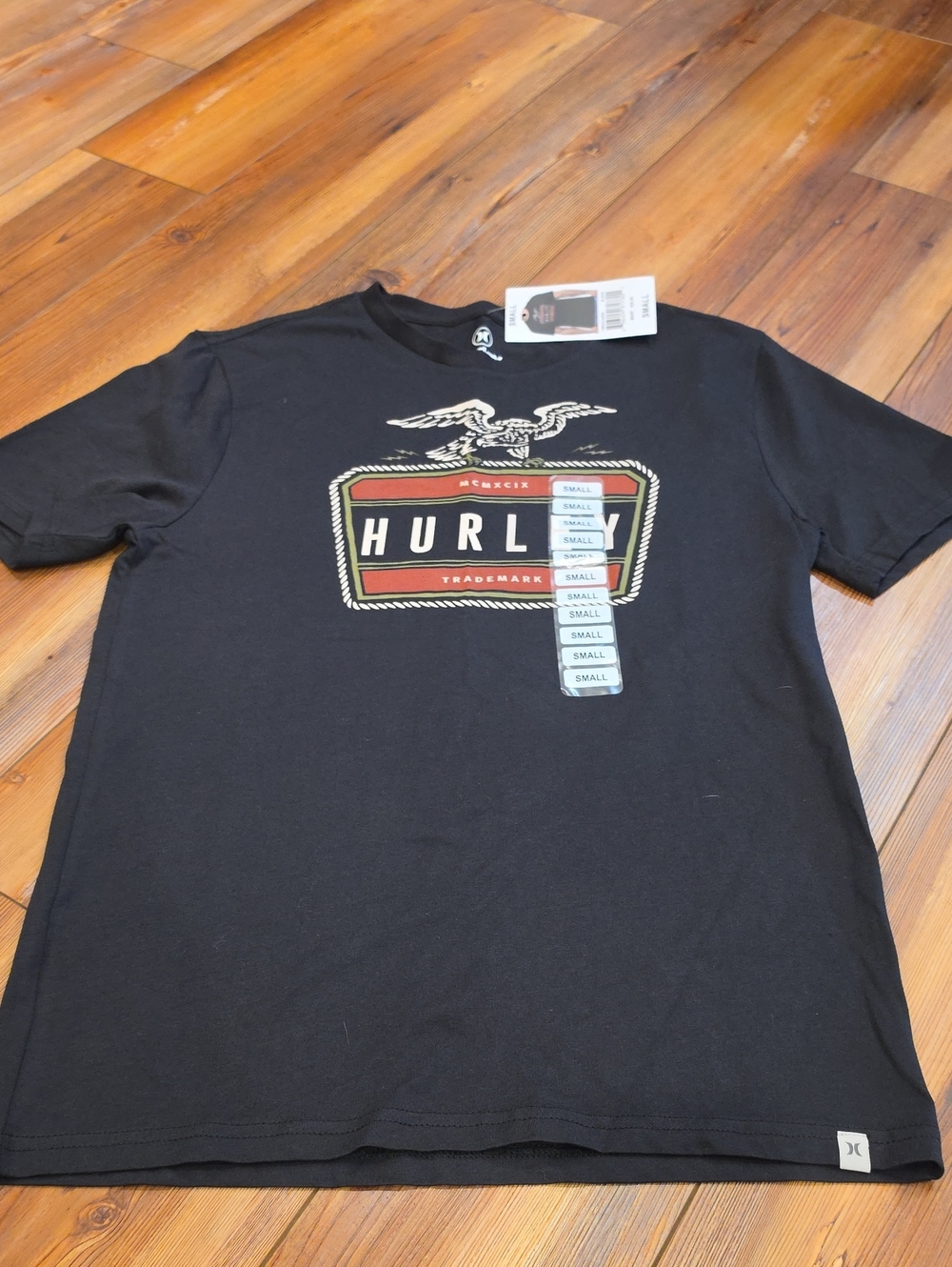 🆕 Hurley Men’s Black Short-Sleeve Logo Tee with Red and Green Accents